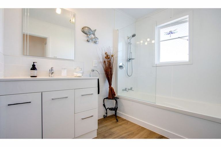 Photo of property in 33 Allen Berry Avenue, Pirimai, Napier, 4112