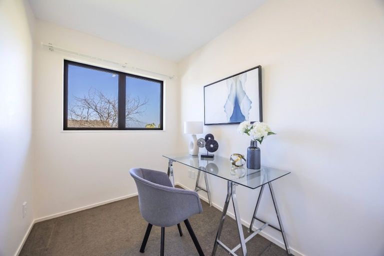 Photo of property in 13 Knightsbridge Drive, Forrest Hill, Auckland, 0620