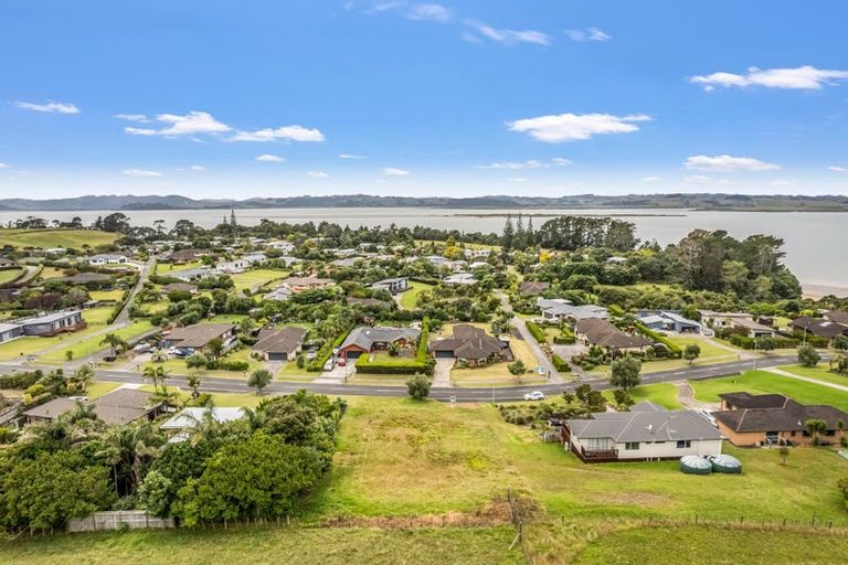 Photo of property in 19 Omana Avenue, Shelly Beach, South Head, 0874