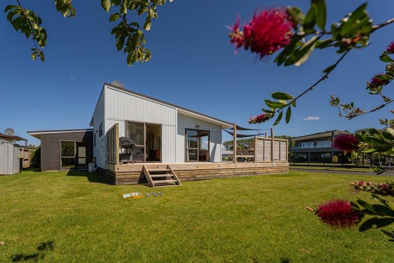 Photo of property in 15 Marlin Street, Whitianga, 3510