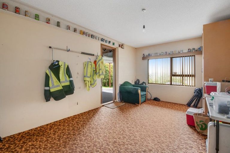 Photo of property in 16 Kaipara Crescent, Helensville, 0800