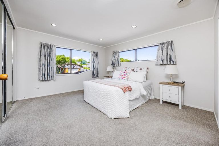 Photo of property in 6 Majesty Place, Half Moon Bay, Auckland, 2012