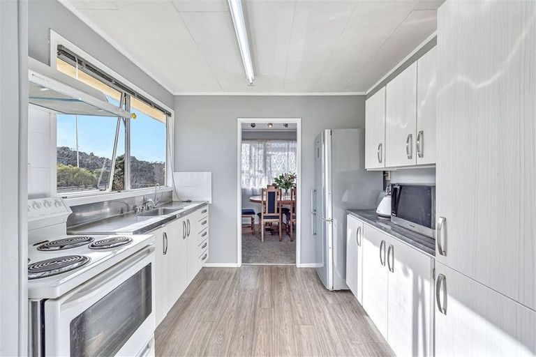 Photo of property in 64 West Harbour Drive, West Harbour, Auckland, 0618