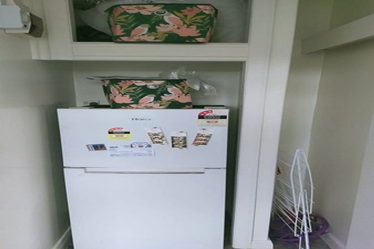 Photo of property in 11 Miles Crescent, Newlands, Wellington, 6037