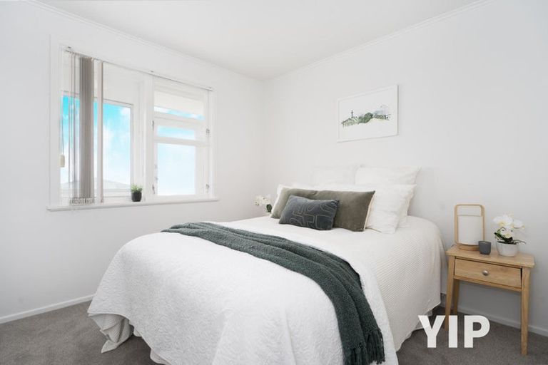 Photo of property in 10 Edgecombe Street, Newlands, Wellington, 6037