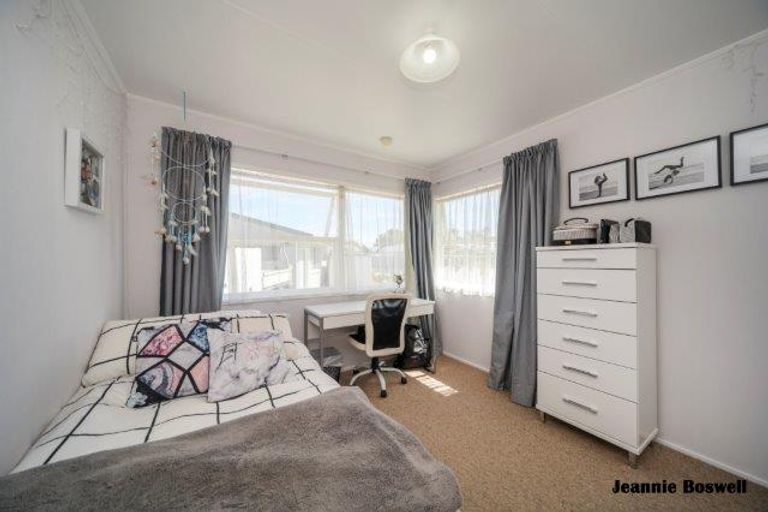 Photo of property in 84 Apollo Parade, Milson, Palmerston North, 4414