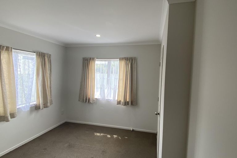 Photo of property in 5 Tiraumea Drive, Pakuranga, Auckland, 2010