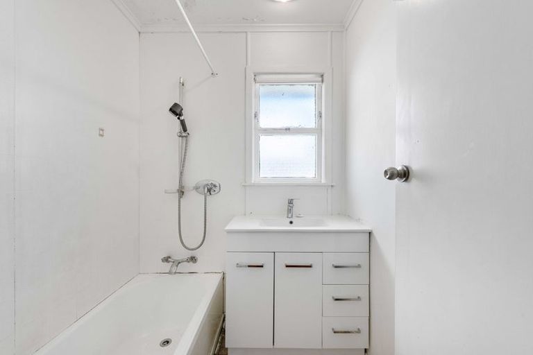 Photo of property in 62 Waipani Road, Te Atatu Peninsula, Auckland, 0610