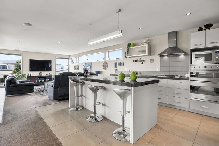 Photo of property in 66 Rototuna Road, Rototuna, Hamilton, 3210