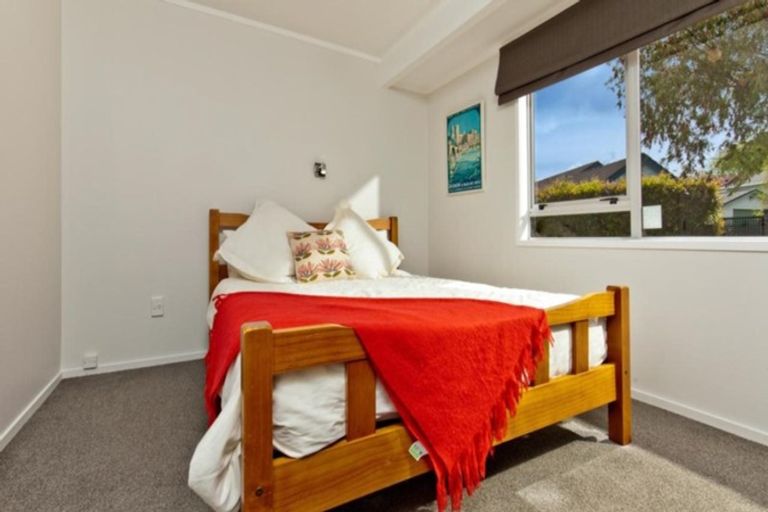 Photo of property in 19 Sunward Rise, Glenfield, Auckland, 0629