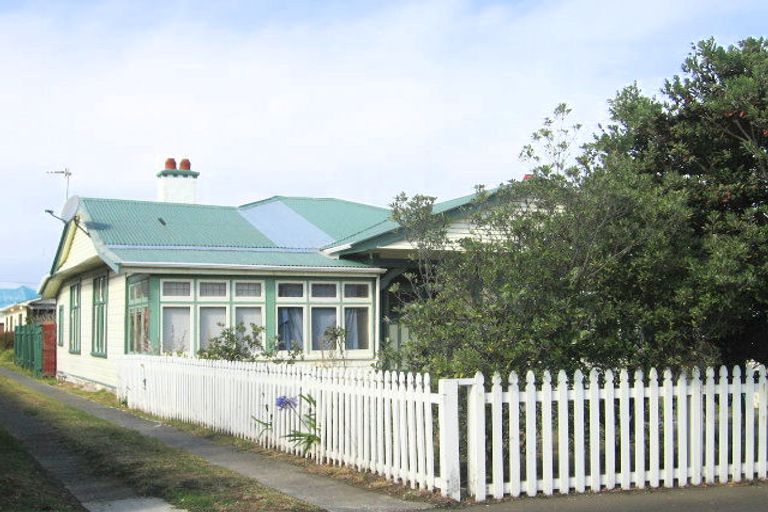 Photo of property in 85 Freyberg Street, Lyall Bay, Wellington, 6022