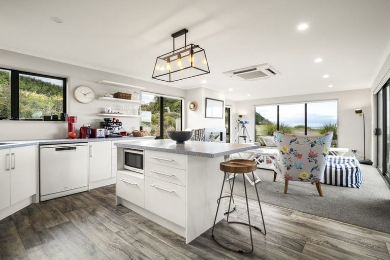 Photo of property in 46 Esplanade, Kaka Point, 9271