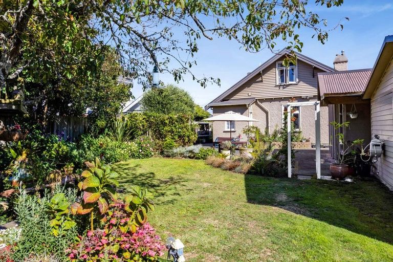 Photo of property in 70 Collins Street, Hawera, 4610