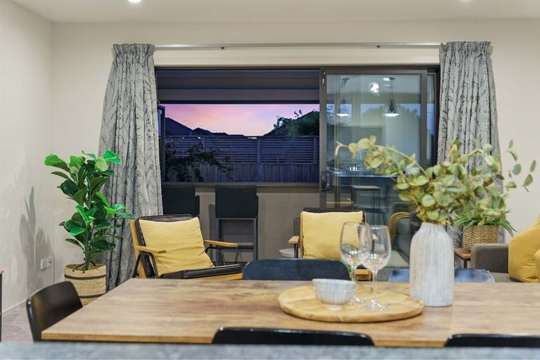 Photo of property in 7 Mahia Lane, Waikanae, 5036