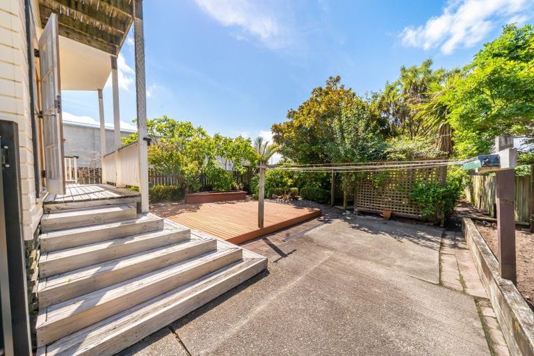 Photo of property in 17 Paremata Crescent, Paremata, Porirua, 5024