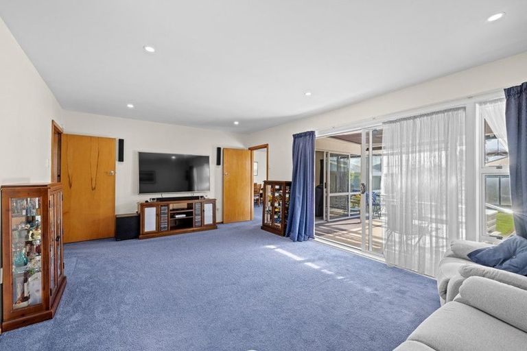 Photo of property in 15 Waratah Street, Avondale, Christchurch, 8061