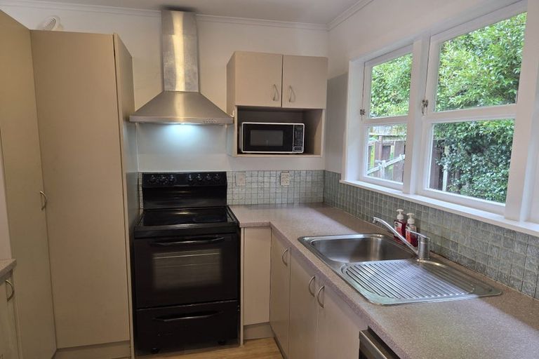 Photo of property in 21 Linwood Avenue, Forrest Hill, Auckland, 0620