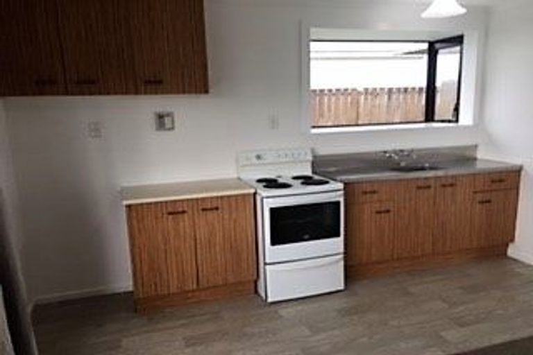 Photo of property in 2/63 Redcrest Avenue, Red Hill, Papakura, 2110