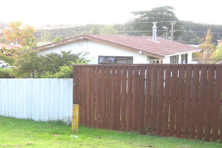 Photo of property in 4 Parrs Cross Road, Henderson, Auckland, 0612