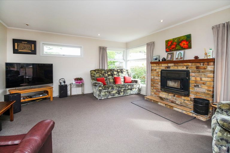 Photo of property in 12 Crystal Avenue, Glendene, Auckland, 0602