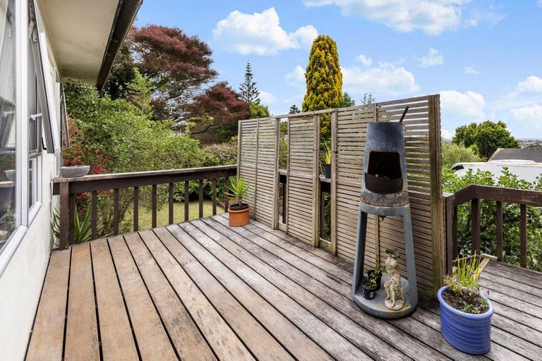 Photo of property in 14a Pokapu Street, Titirangi, Auckland, 0600