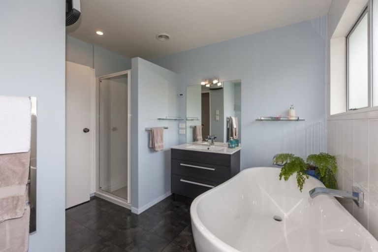 Photo of property in 256 Te Moana Road, Waikanae, 5036