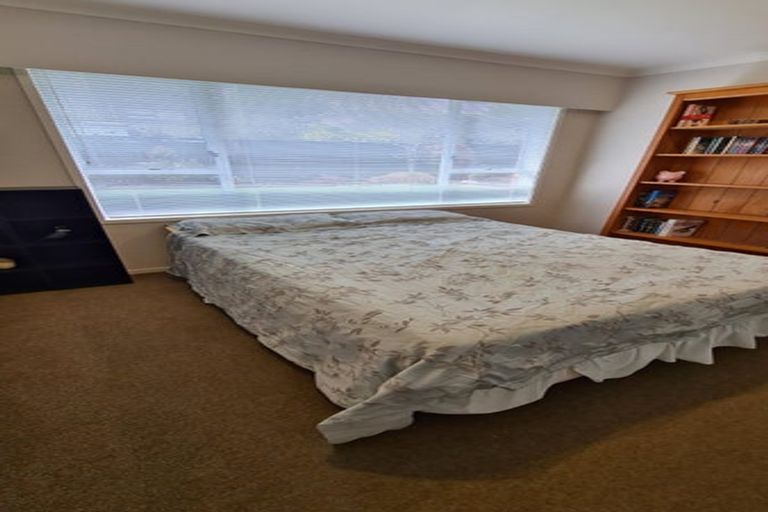 Photo of property in 2/4202a Great North Road, Glendene, Auckland, 0602