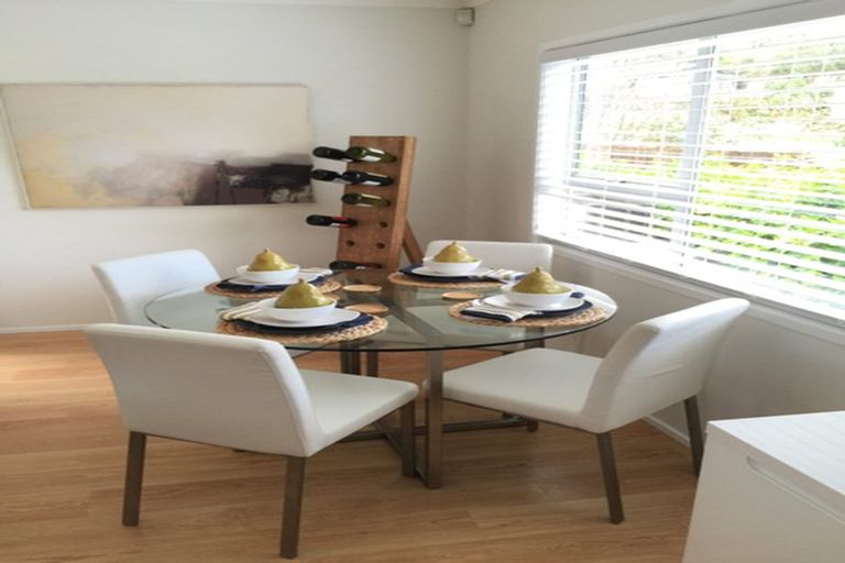 Photo of property in 8 Cottam Grove, Northcross, Auckland, 0632