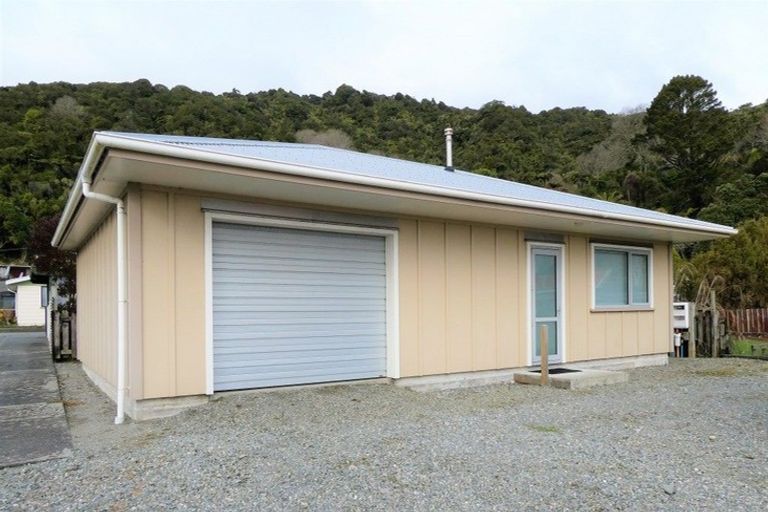 Photo of property in 13 Alexander Terrace, Greymouth, 7805