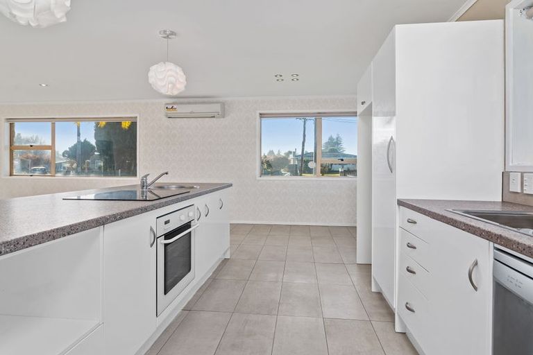 Photo of property in 16 Grayson Avenue, Mangakakahi, Rotorua, 3015