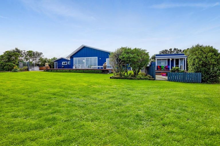 Photo of property in 16 Hector Place, Opunake, 4616