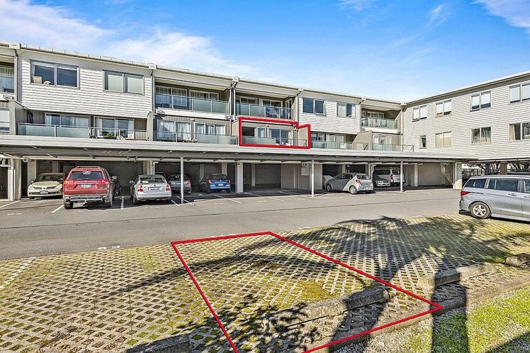Photo of property in Bay Palms Apartments, 11/30e Bute Road, Browns Bay, Auckland, 0630