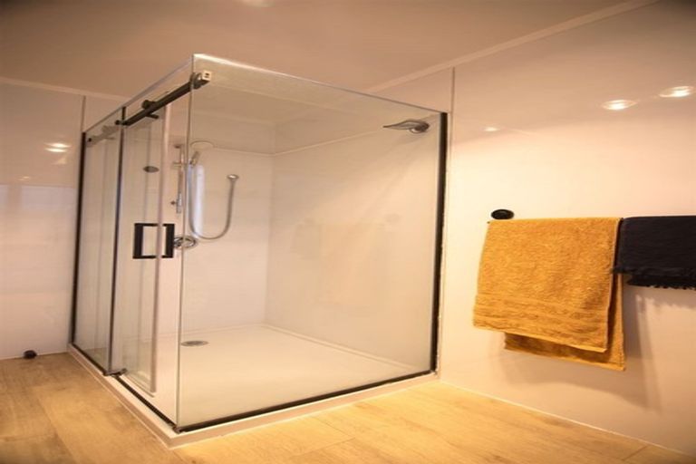 Photo of property in 9 Huber Street, Weymouth, Auckland, 2103