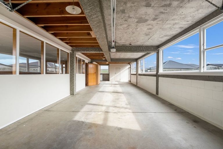 Photo of property in 12 Racecourse Road, Waiuku, 2123