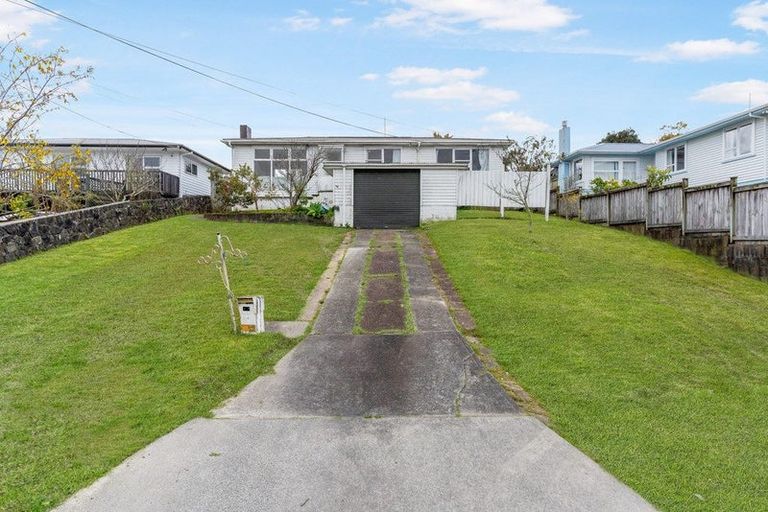 Photo of property in 17 Trinidad Road, Sunnynook, Auckland, 0620