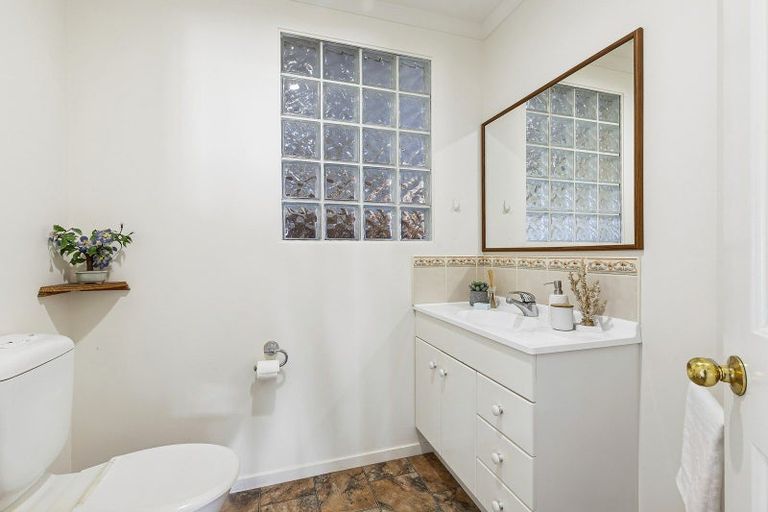 Photo of property in 23 Amesbury Drive, Churton Park, Wellington, 6037