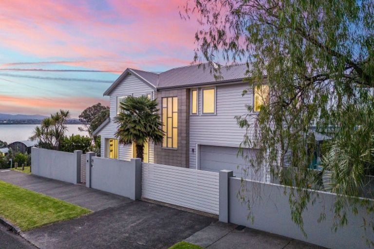 Photo of property in 21 Raymond Street, Point Chevalier, Auckland, 1022