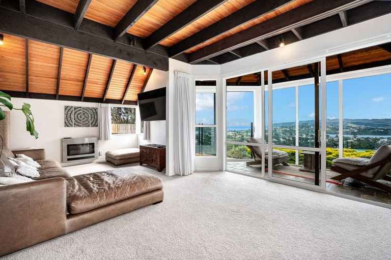 Photo of property in 15 Mercury Way, Whitby, Porirua, 5024