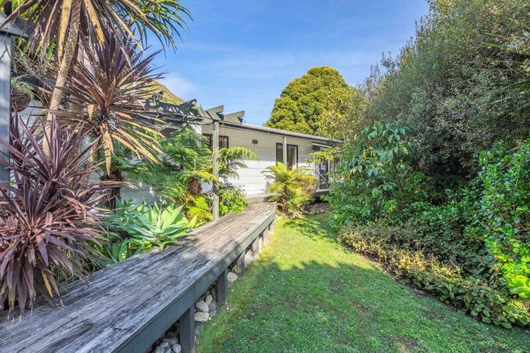 Photo of property in 14 Poneke Drive, Waikanae, 5036