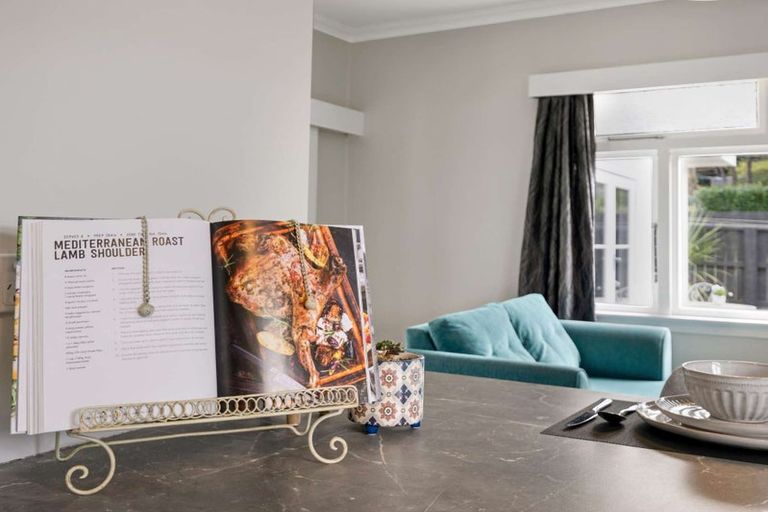 Photo of property in 64 Great North Road, Saint Johns Hill, Whanganui, 4500