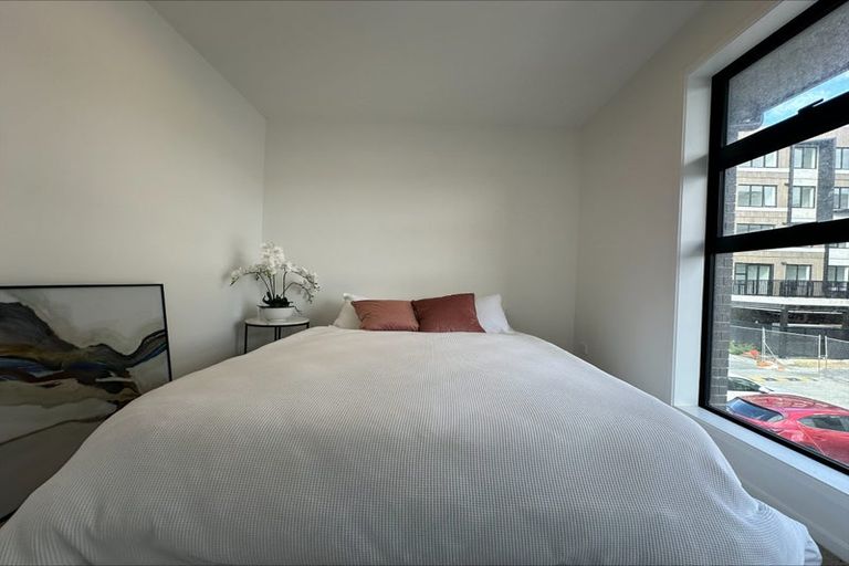 Photo of property in 64 Rauemi Way, Te Atatu South, Auckland, 0610