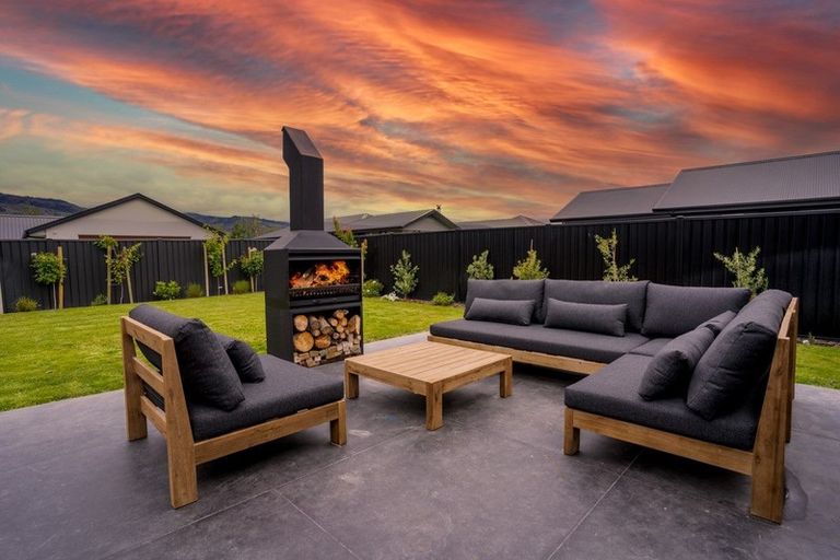 Photo of property in 44 Stratford Drive, Mount Pisa, Cromwell, 9383