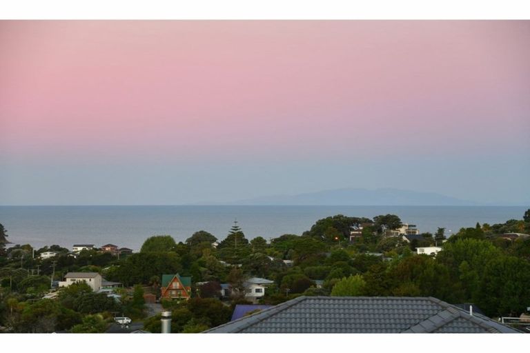 Photo of property in 12 Seaview Crescent, Hatfields Beach, Orewa, 0931