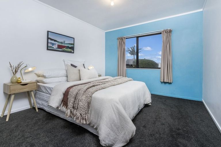 Photo of property in 2/23 Heathglen Place, Bayview, Auckland, 0629