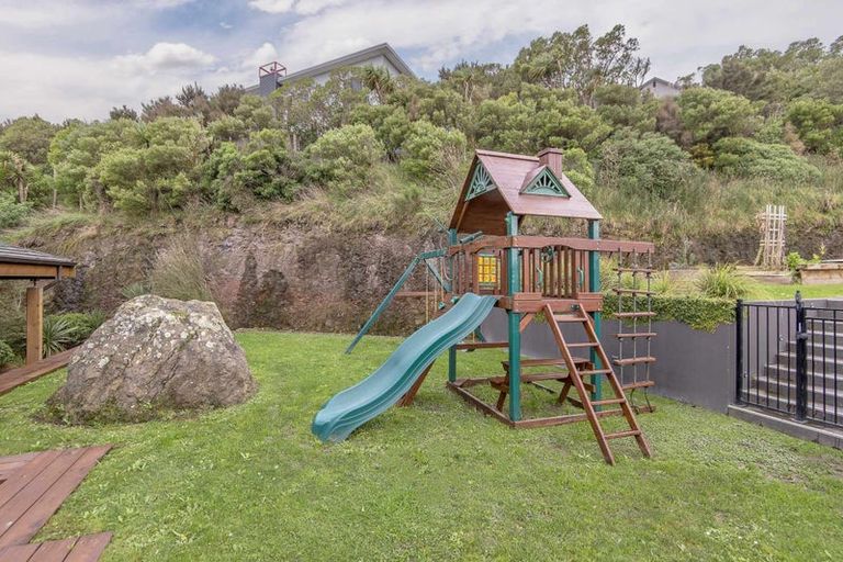 Photo of property in 5 Lapwing Lane, Mount Pleasant, Christchurch, 8081