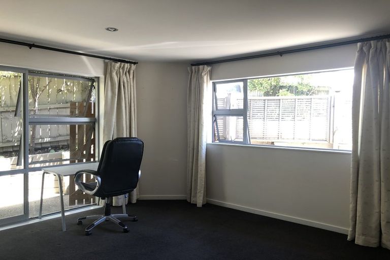 Photo of property in 77 Fairview Avenue, Fairview Heights, Auckland, 0632