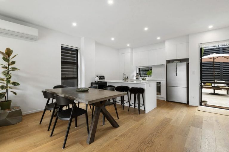 Photo of property in 10 Nga Tutu Place, Belmont, Auckland, 0622
