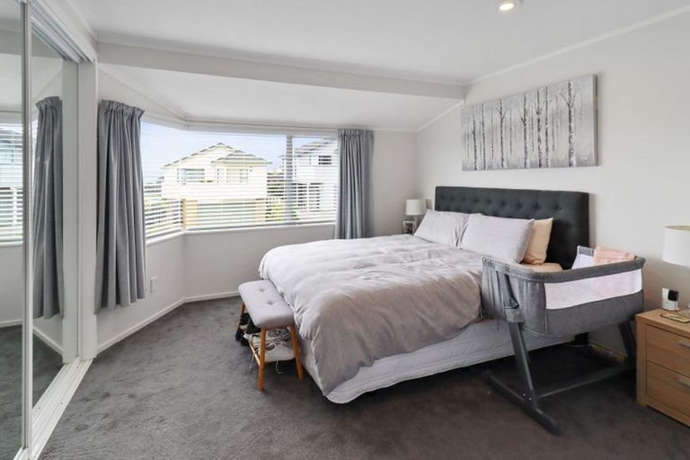 Photo of property in 6 Meadowcroft Grove, Johnsonville, Wellington, 6037