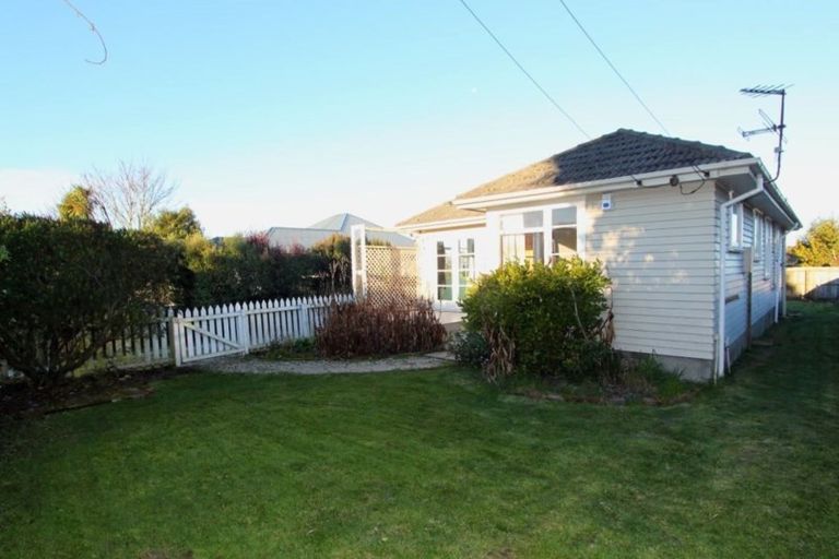 Photo of property in 2 Farquhars Road, Redwood, Christchurch, 8051