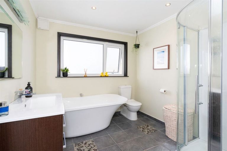 Photo of property in 11 Titoki Road, Raumati Beach, Paraparaumu, 5032